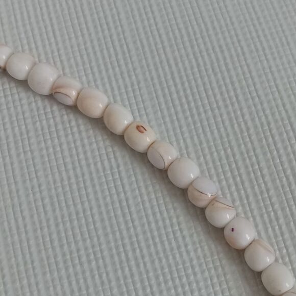 Off White MOP Shell Round Beaded Lightweight Single Strand Choker Style Necklace - Picture 7 of 9